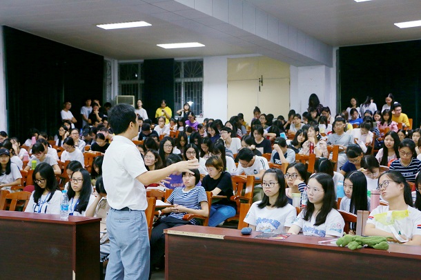 金融创新讲座照片33.jpg 金融创新讲座照片33.jpg